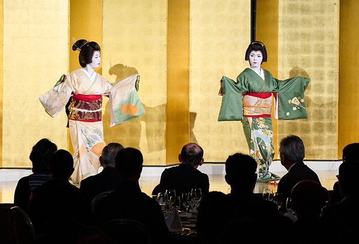 芸妓による舞踊披露
