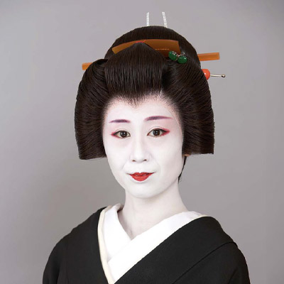 秀眞衣